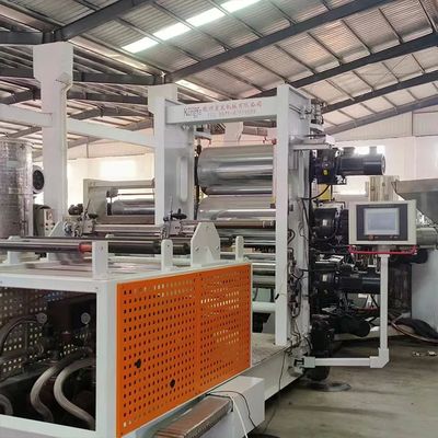 Macchina di estrusione di plastica ad alta capacità con controllo PLC e sistema di raffreddamento ad acqua