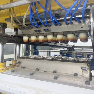 Macchina per coppe di plastica monouso controllata da PLC con capacità di 7000 kg di peso