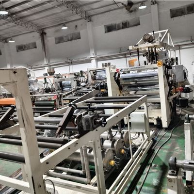 Macchina di estrusione di plastica controllata PLC con design a vite personalizzato e matrici di estrusione